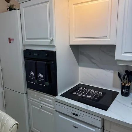 Cozy 2 Bedroom Near Olympiades *